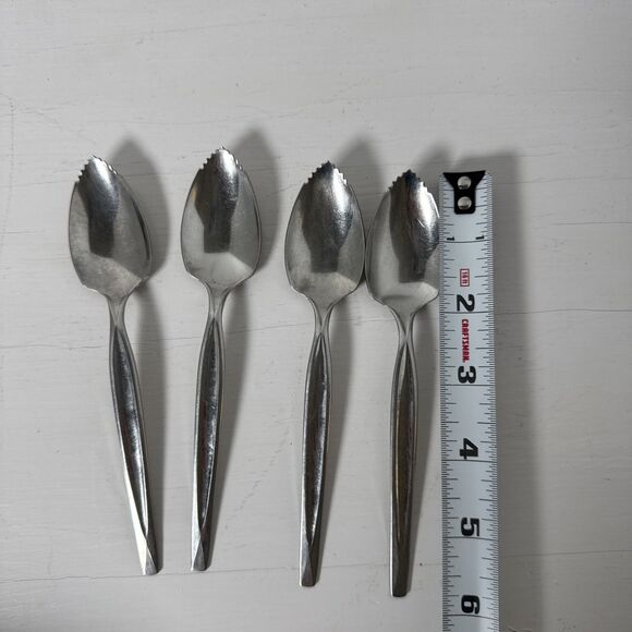 WM Rogers 4 Grapefruit Spoons Orange Citrus Fruit Silverplate Serrated Tip T… - Picture 8 of 10